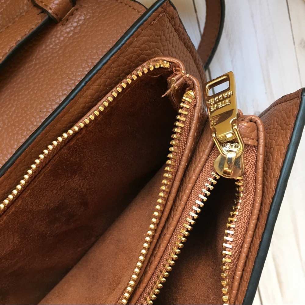 Steve Madden Half Moon Front Flap Crossbody - Picture 4 of 7